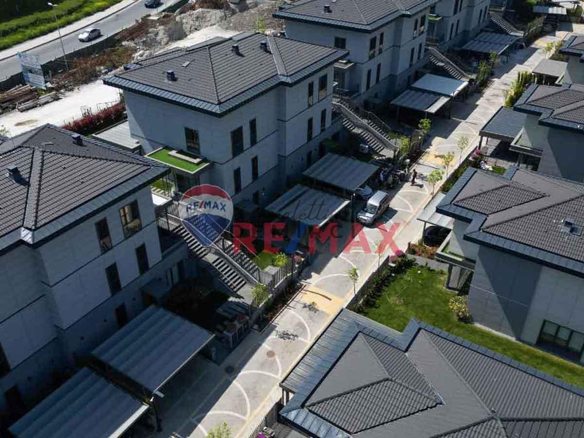TEMA İSTANBUL 2 SATILIK BÜYÜK BAHÇELİ VİLLA