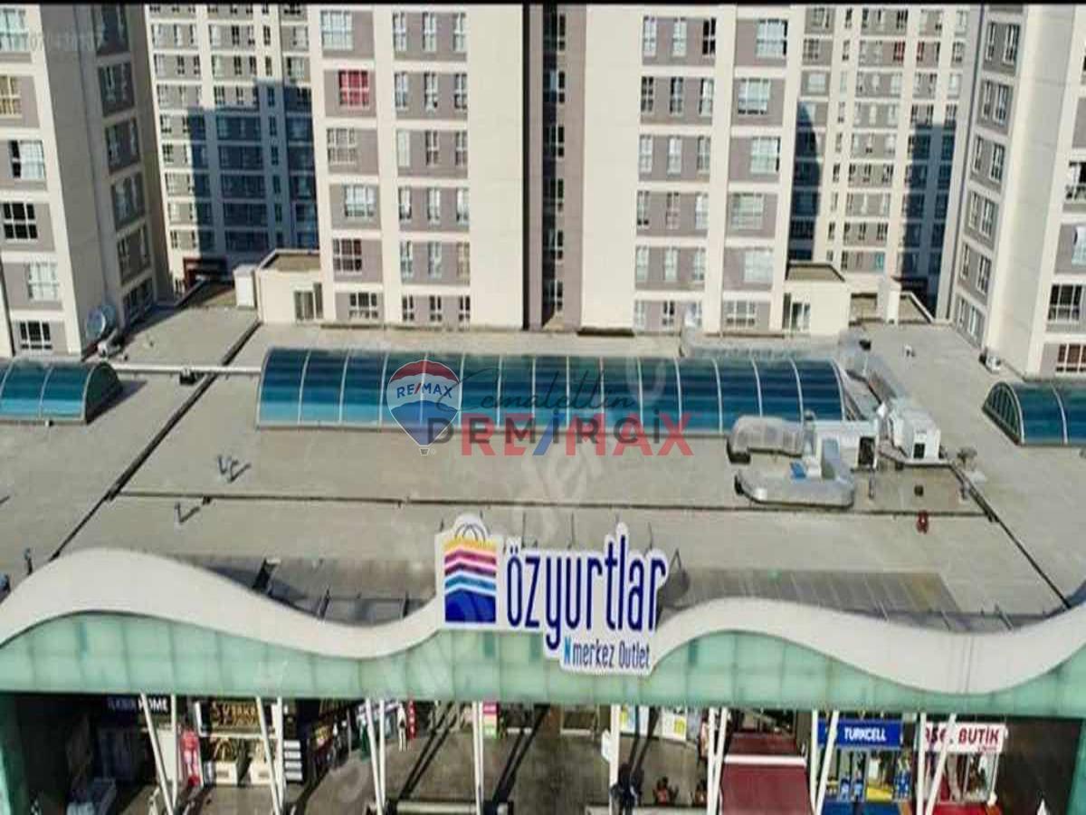 ÖZYURTLAR N MERKEZ AVM’ DE ANA GİRİŞDE SATILIK DÜKKAN
