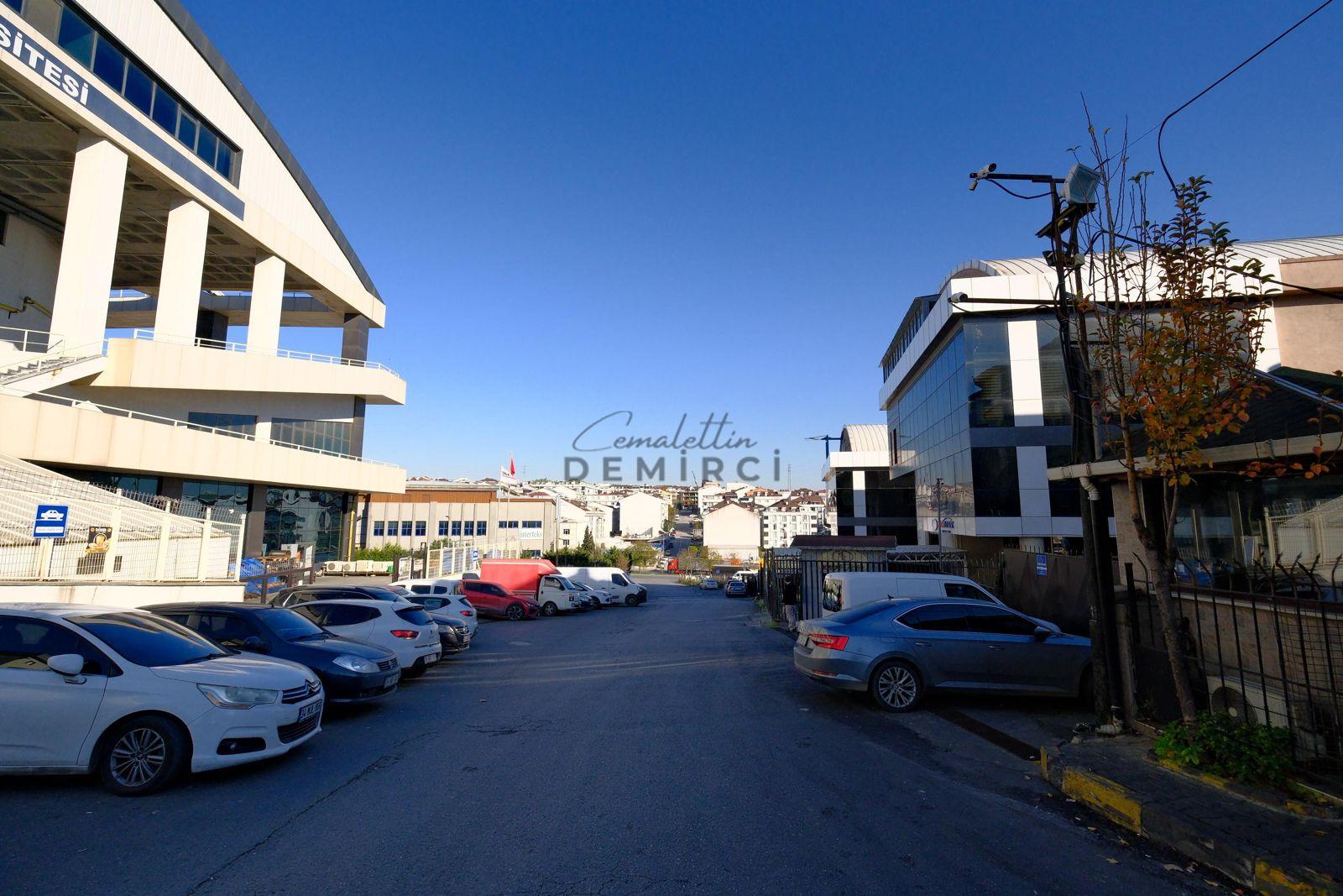 ESENYURT AKÇABURGAZ 5600M2 FIRSAT SATILIK MÜSTAKİL FABRİKA