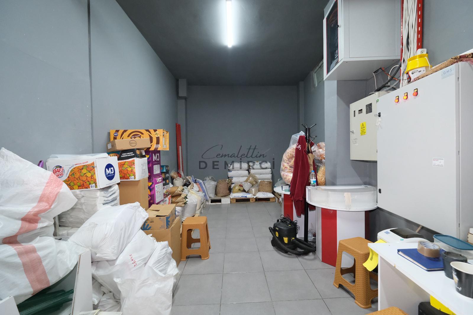 ANA CADDE ÜZERİ FIRSAT DEVREN KİRALIK HAZIR KURUYEMİŞ DÜKKANI