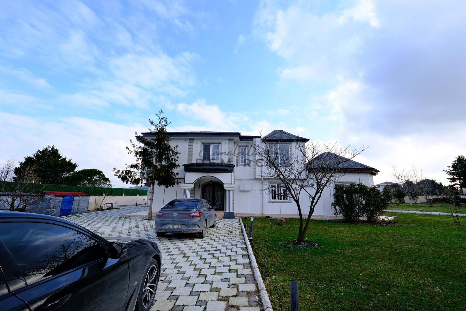 ÇATALCA OKLALI’DA DOĞA İÇERİSNDE LÜKS MÜSTAKİL VİLLA