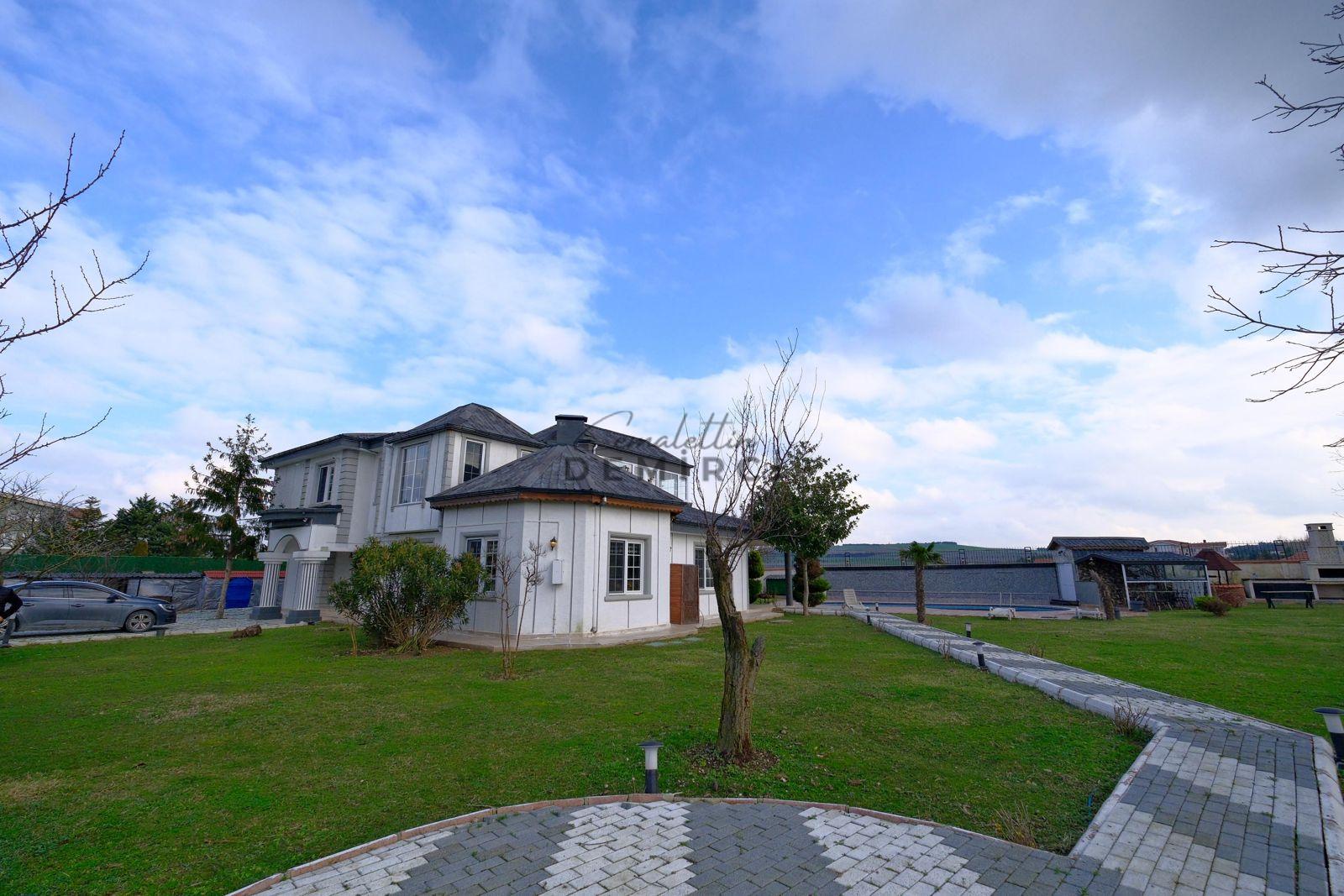 ÇATALCA OKLALI’DA DOĞA İÇERİSNDE LÜKS MÜSTAKİL VİLLA