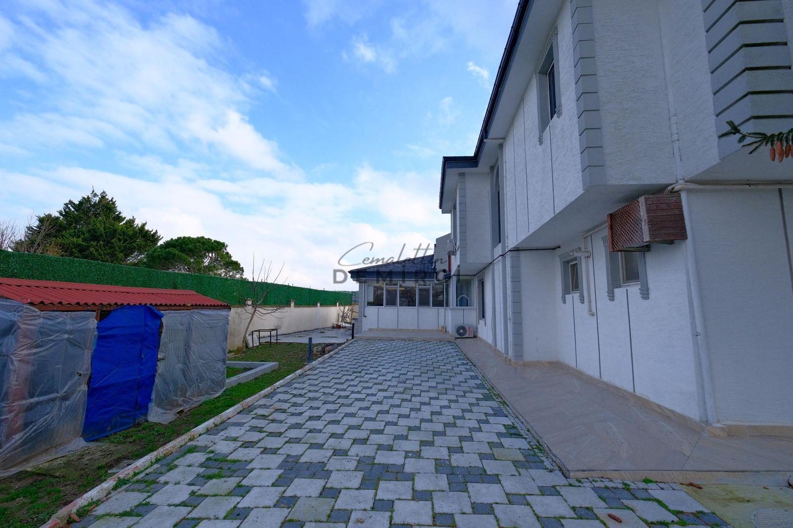 ÇATALCA OKLALI’DA DOĞA İÇERİSNDE LÜKS MÜSTAKİL VİLLA