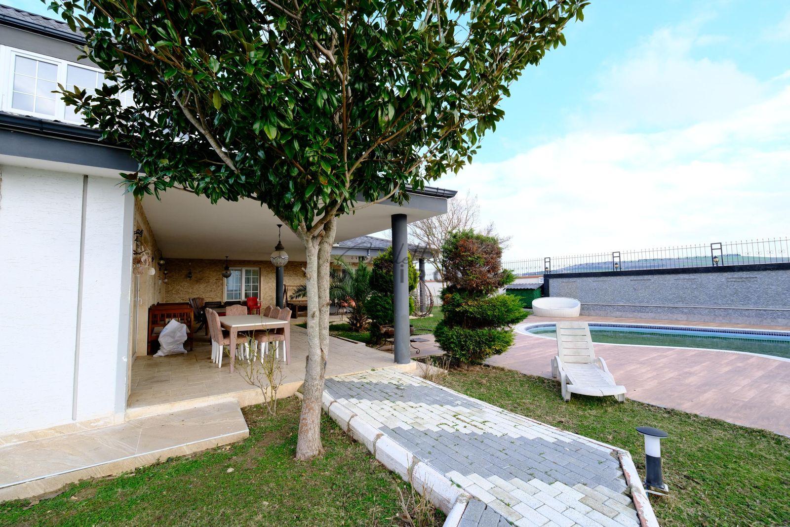 ÇATALCA OKLALI’DA DOĞA İÇERİSNDE LÜKS MÜSTAKİL VİLLA