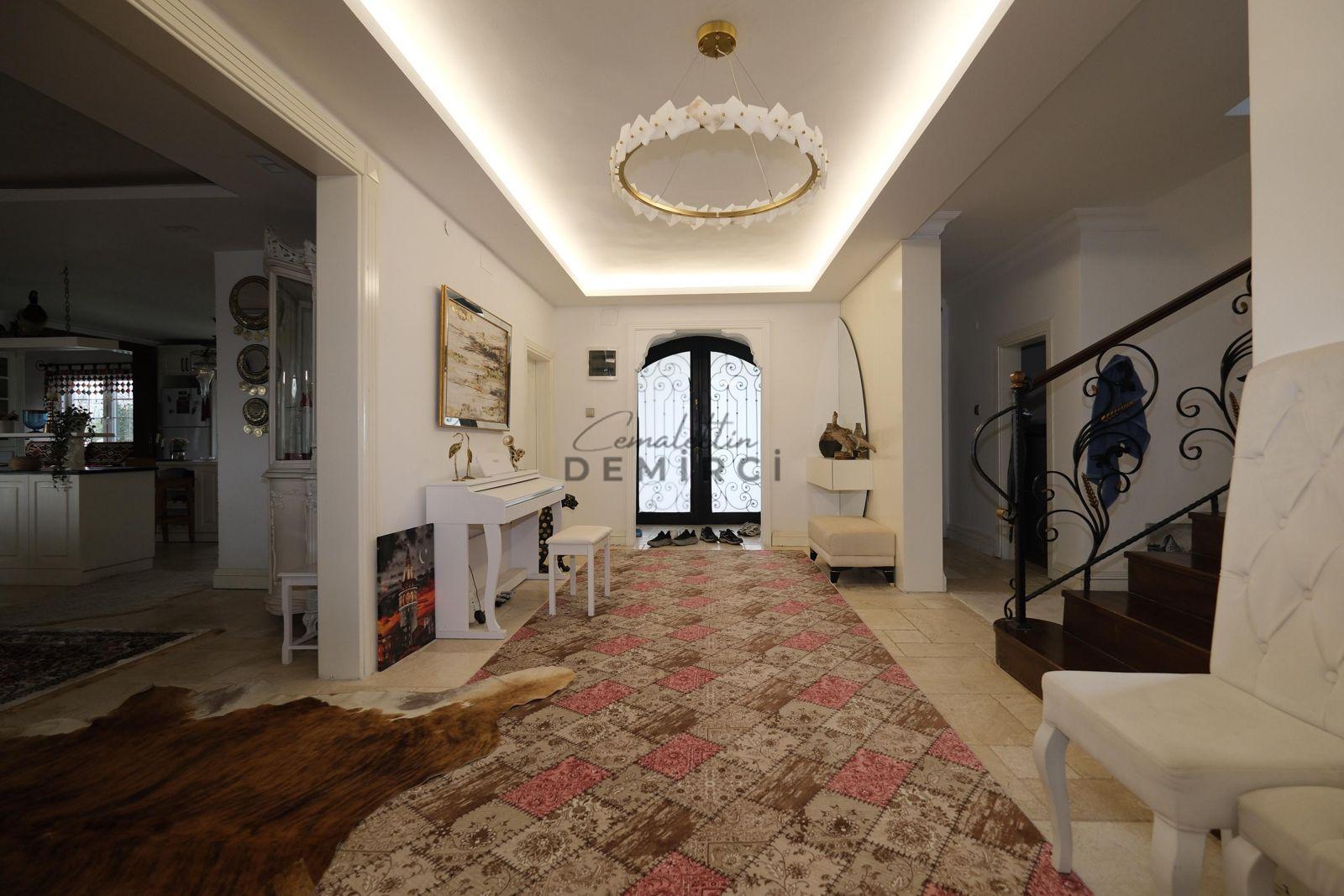 ÇATALCA OKLALI’DA DOĞA İÇERİSNDE LÜKS MÜSTAKİL VİLLA