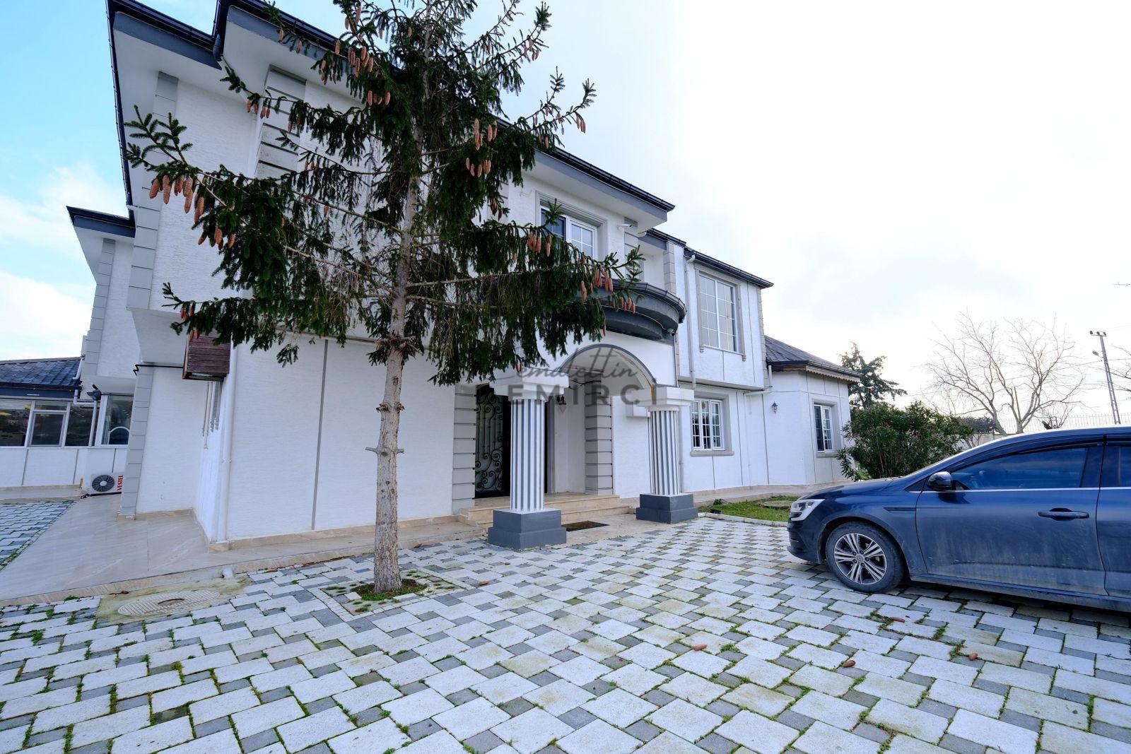 ÇATALCA OKLALI’DA DOĞA İÇERİSNDE LÜKS MÜSTAKİL VİLLA