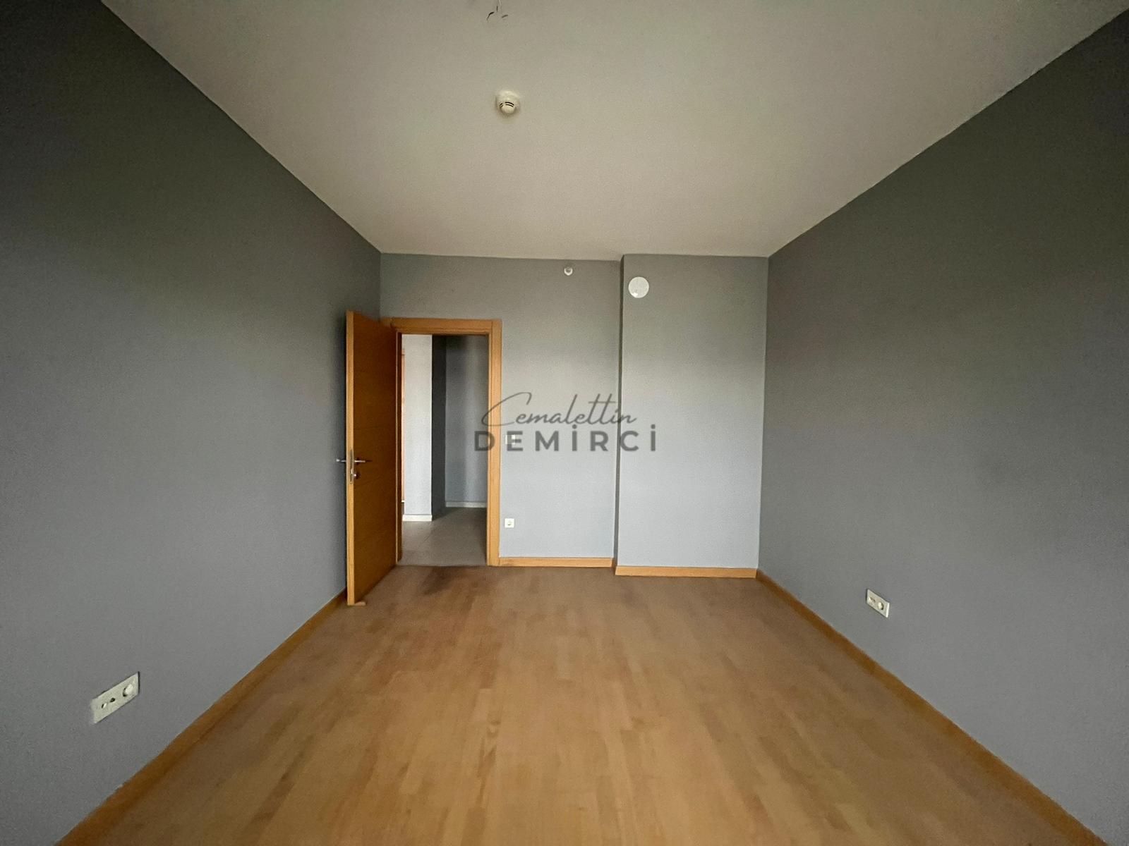 Başakşehir Metrokentte Satılık 1+1 | Boş ve Taşınmaya Uygun