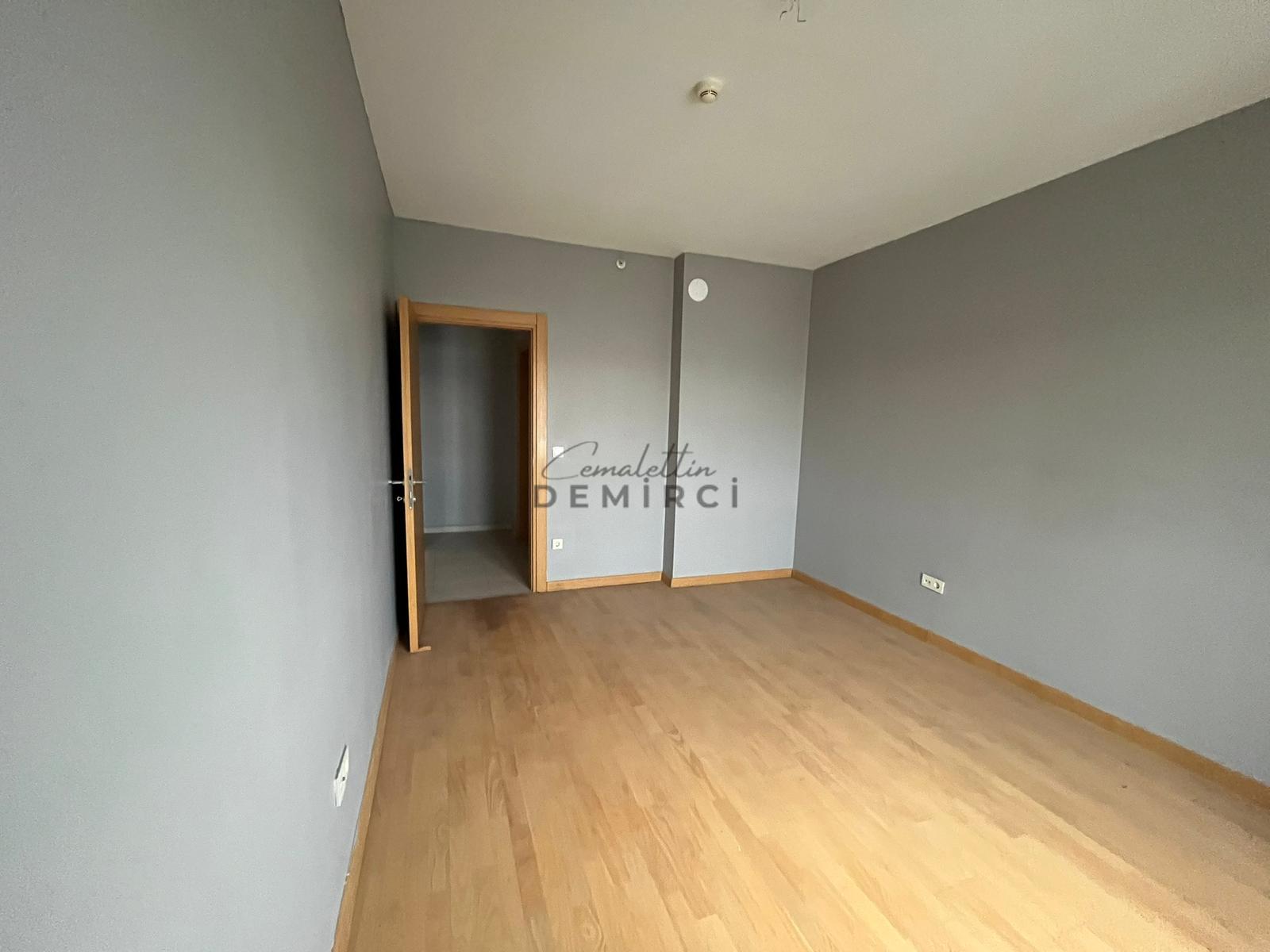 Başakşehir Metrokentte Satılık 1+1 | Boş ve Taşınmaya Uygun