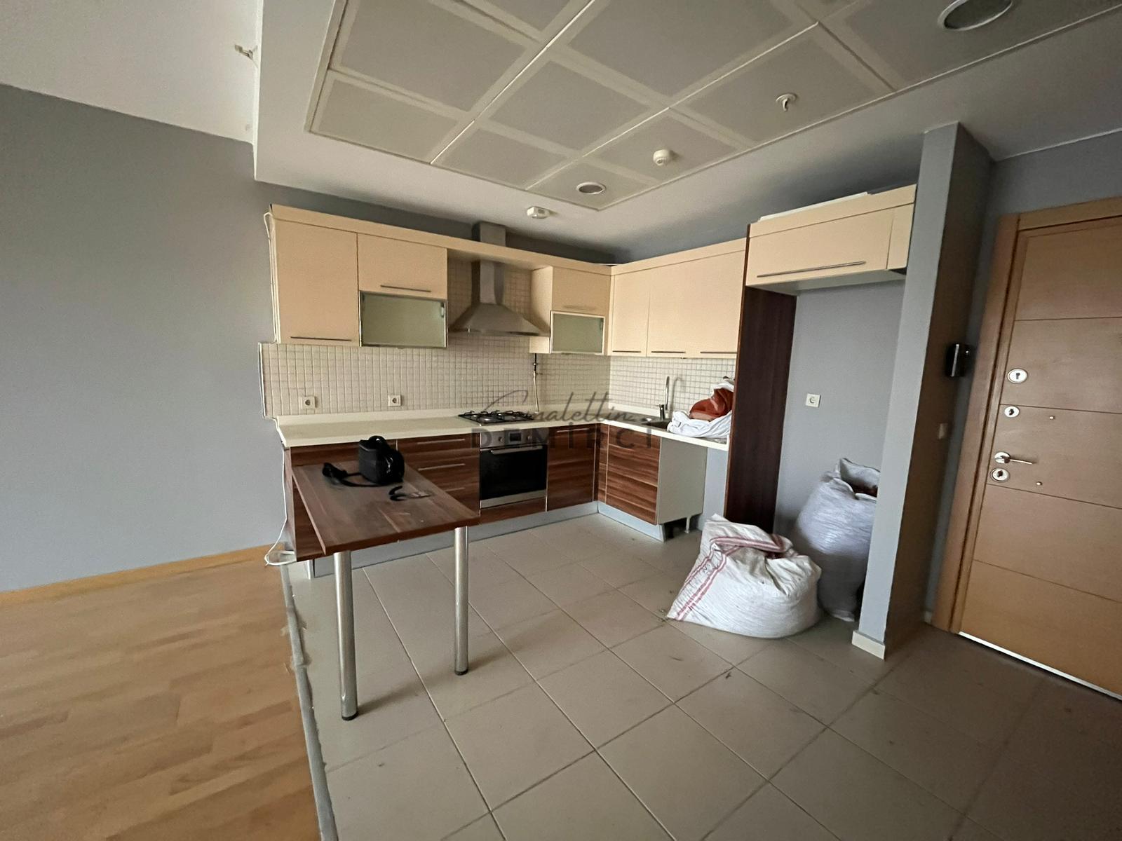 Başakşehir Metrokentte Satılık 1+1 | Boş ve Taşınmaya Uygun