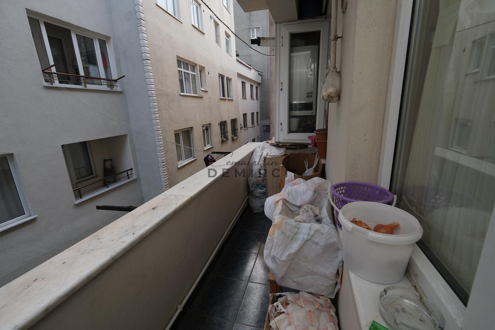 Sefaköy İnönü Mahallesinde Otoparklı Satılık 2+1 Daire