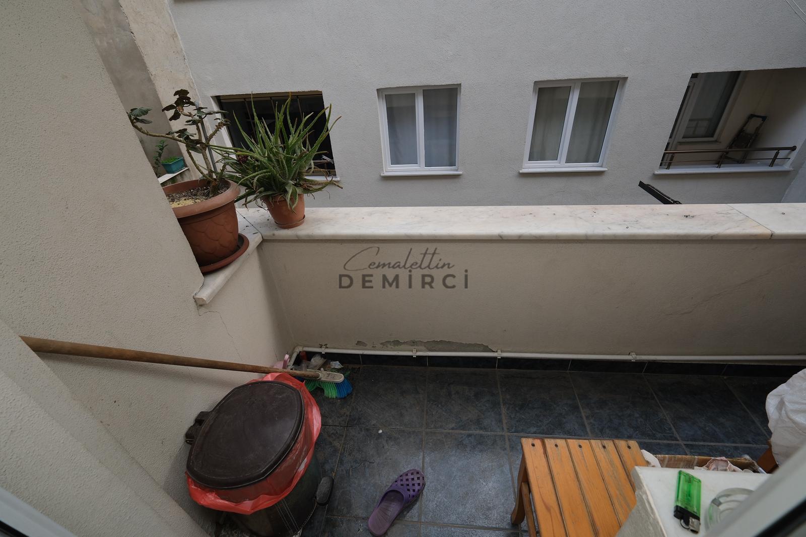 Sefaköy İnönü Mahallesinde Otoparklı Satılık 2+1 Daire