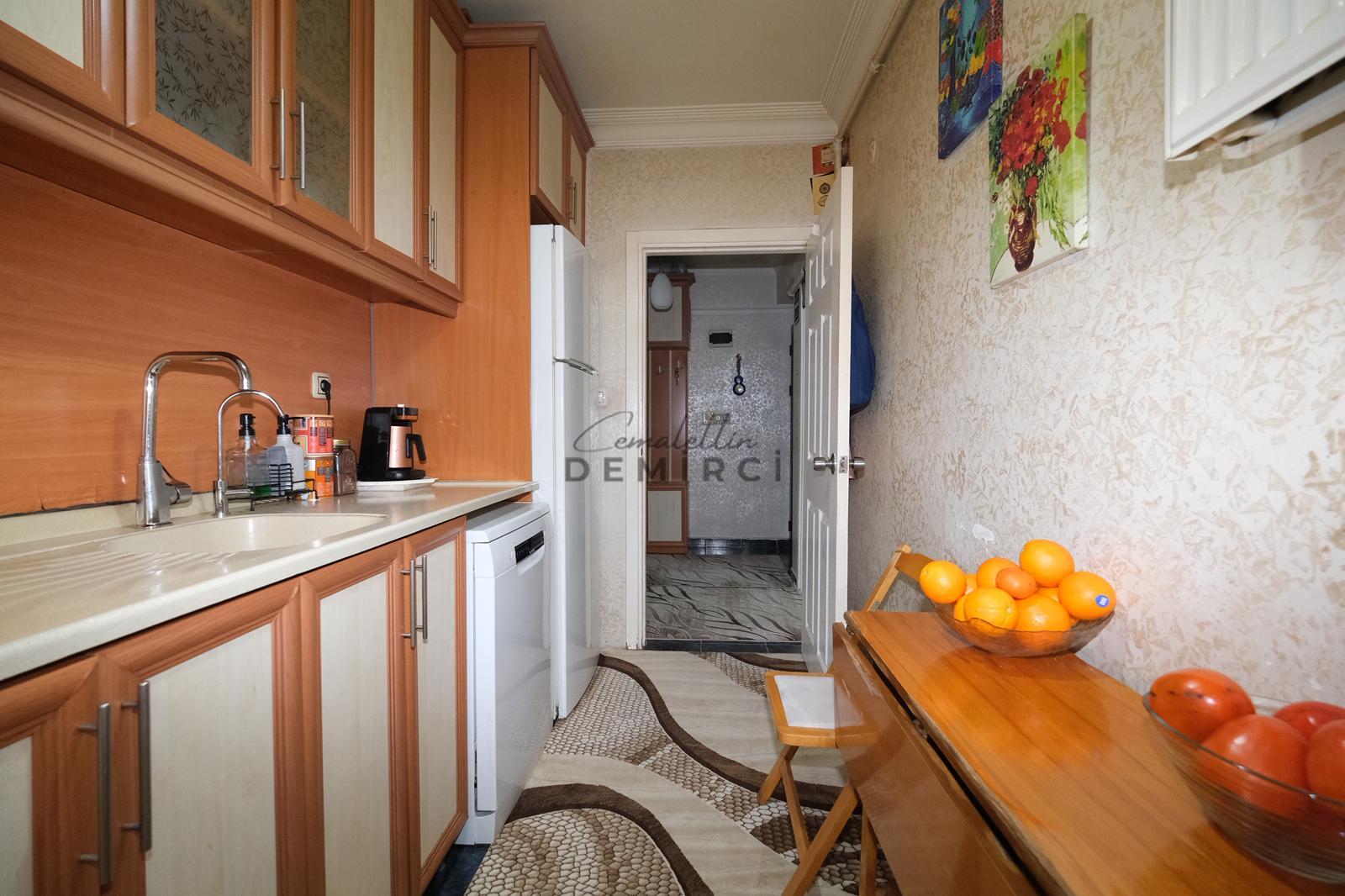 Sefaköy İnönü Mahallesinde Otoparklı Satılık 2+1 Daire