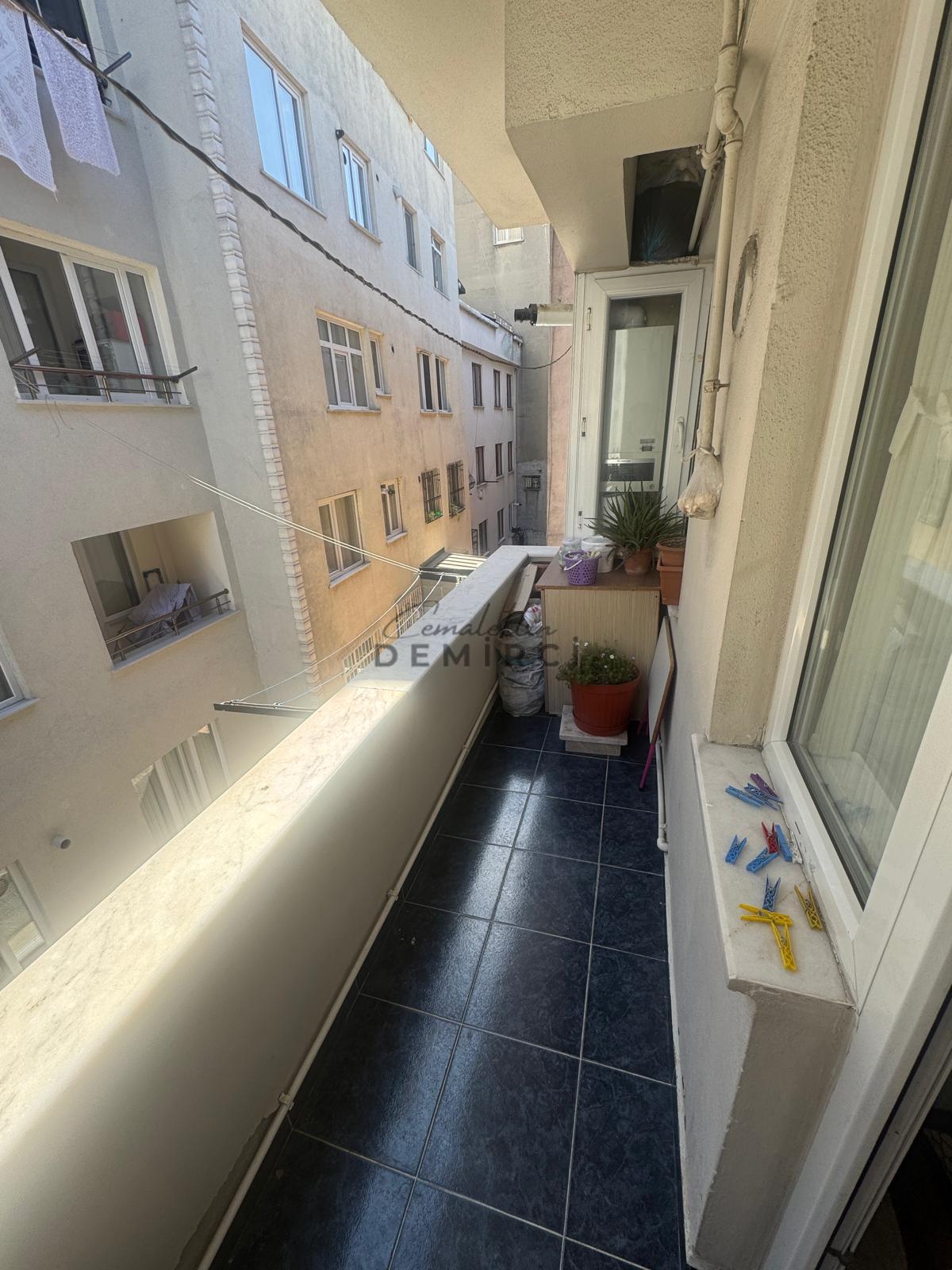 Sefaköy İnönü Mahallesinde Otoparklı Satılık 2+1 Daire