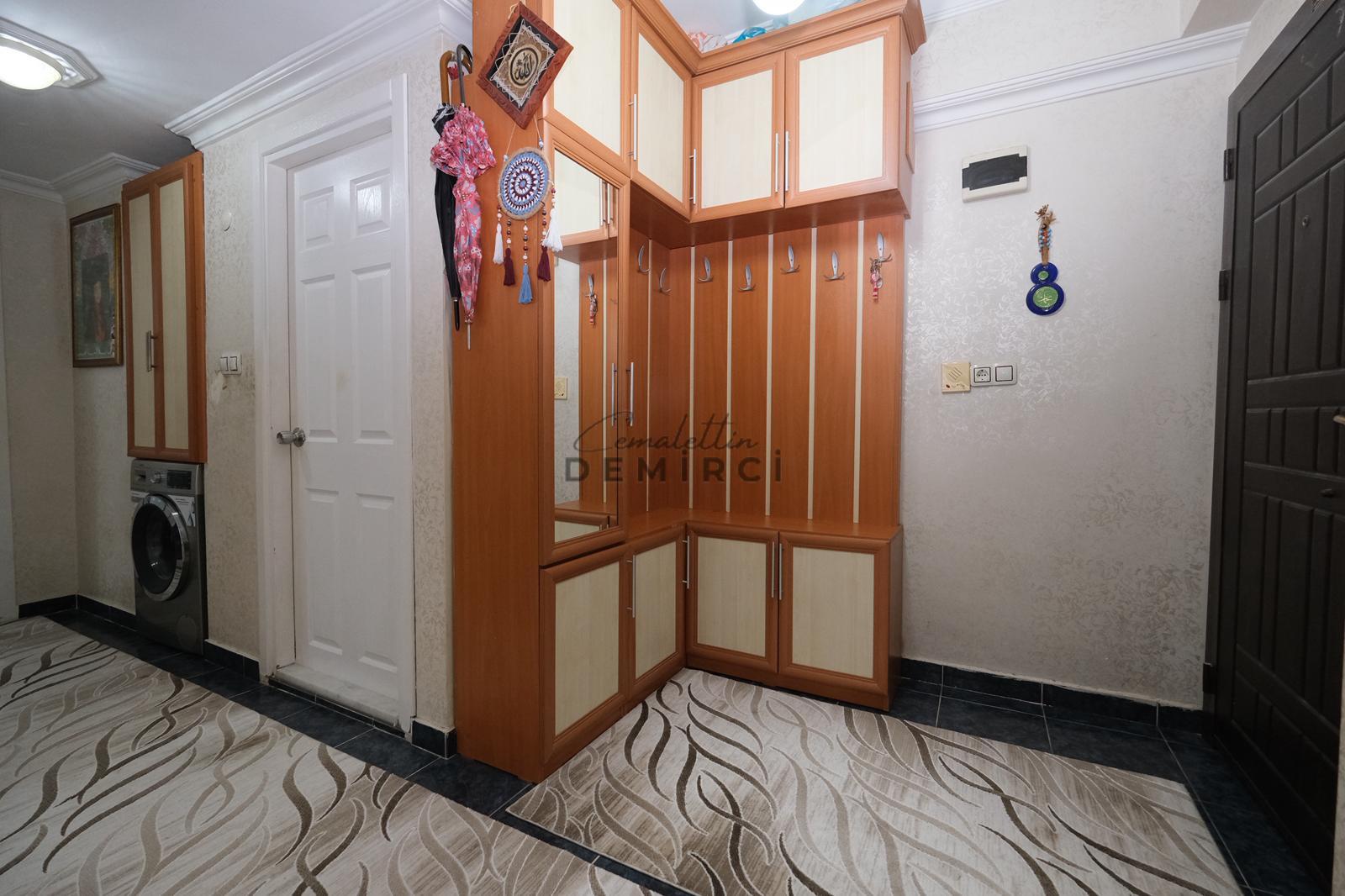 Sefaköy İnönü Mahallesinde Otoparklı Satılık 2+1 Daire