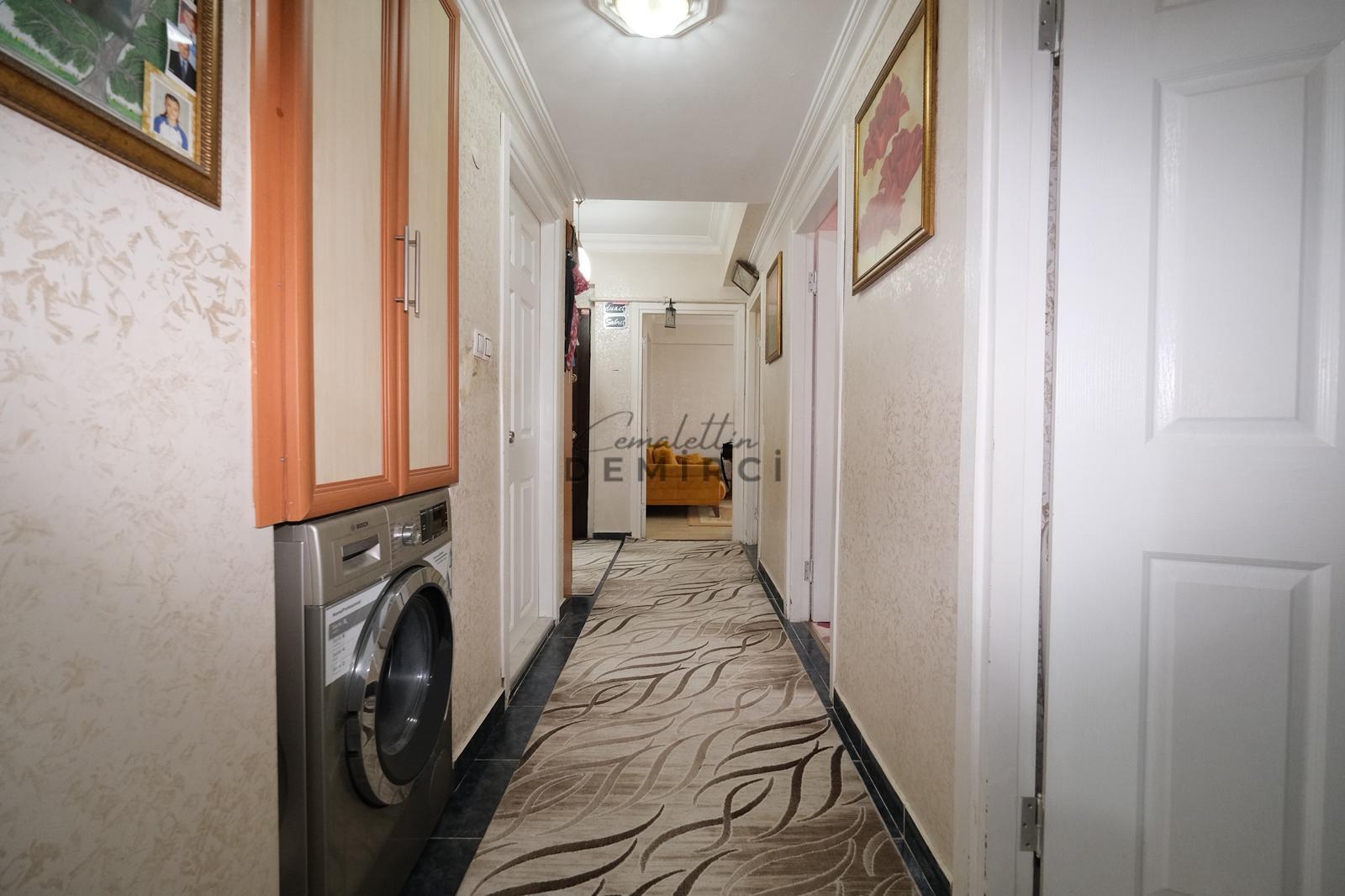 Sefaköy İnönü Mahallesinde Otoparklı Satılık 2+1 Daire