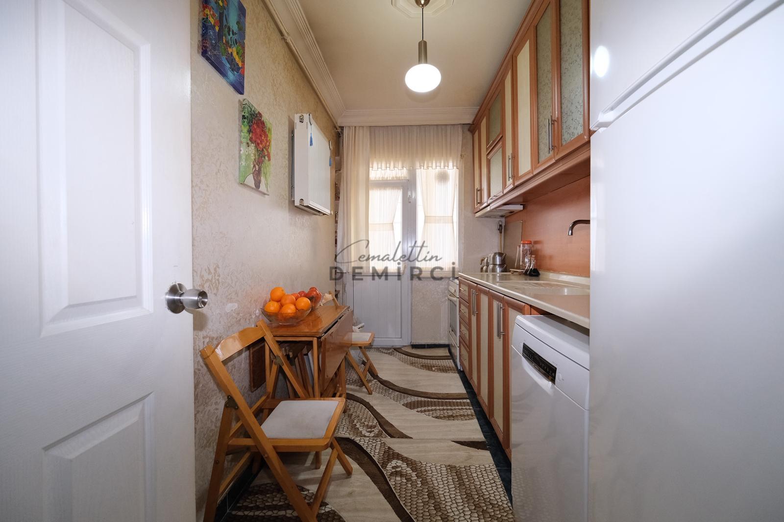 Sefaköy İnönü Mahallesinde Otoparklı Satılık 2+1 Daire