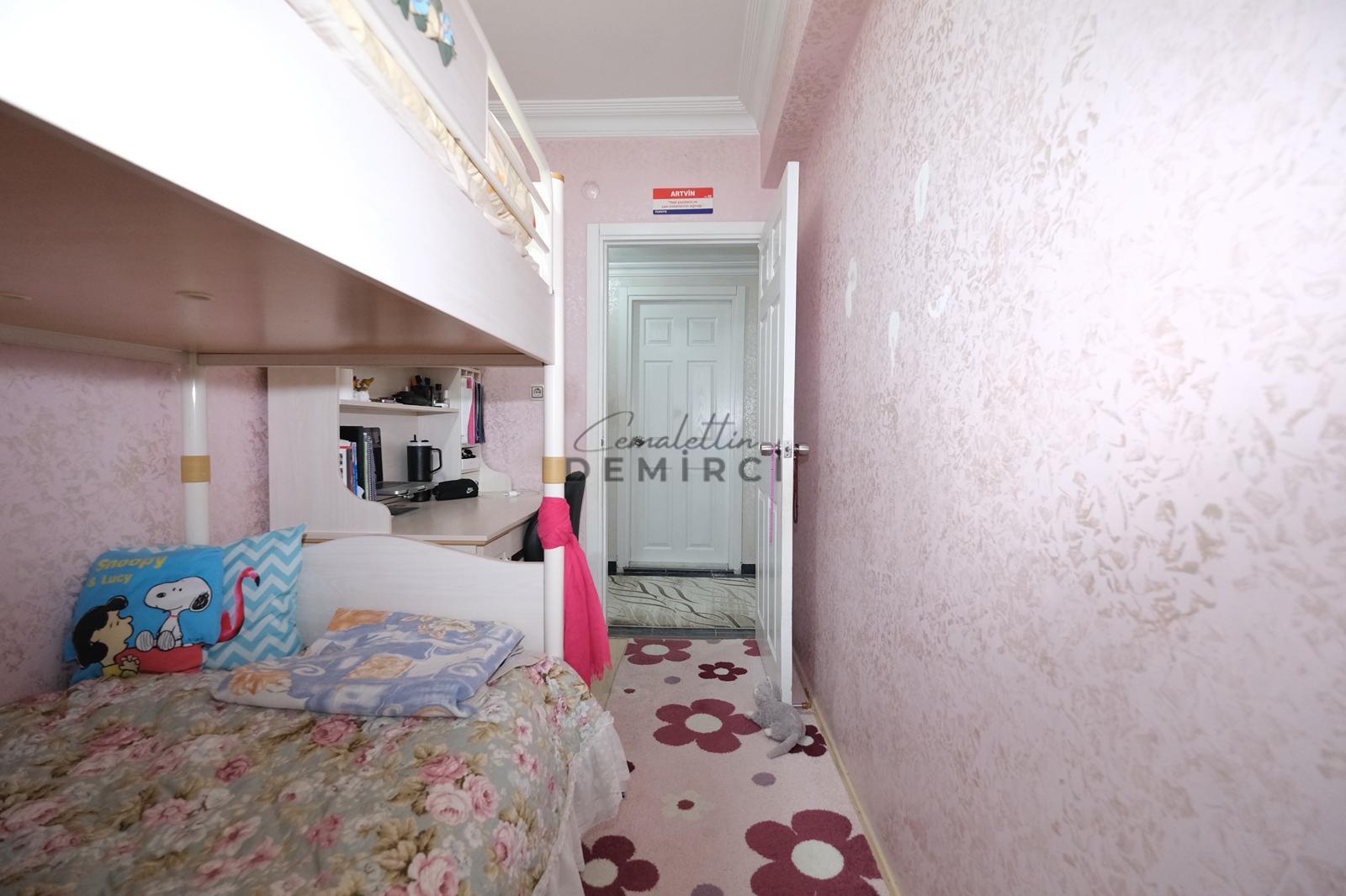 Sefaköy İnönü Mahallesinde Otoparklı Satılık 2+1 Daire