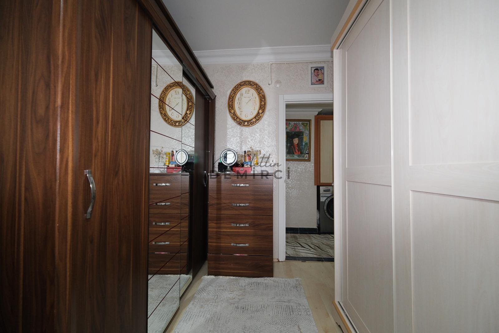 Sefaköy İnönü Mahallesinde Otoparklı Satılık 2+1 Daire