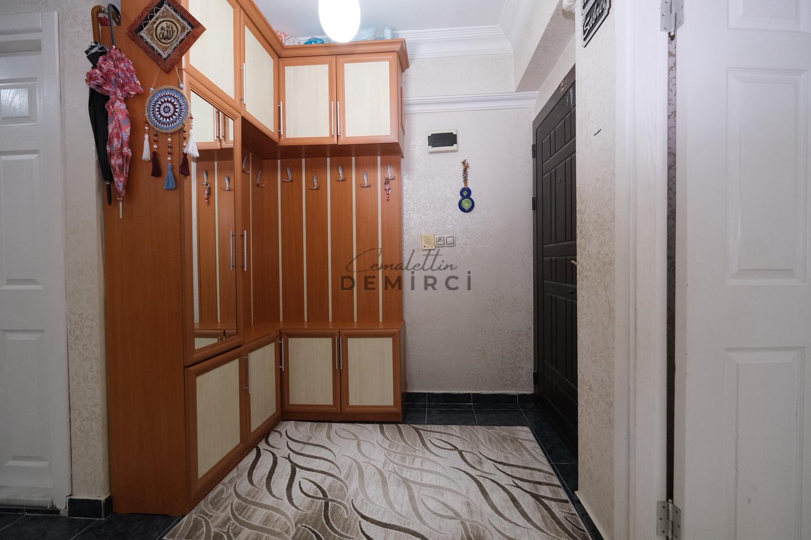 Sefaköy İnönü Mahallesinde Otoparklı Satılık 2+1 Daire