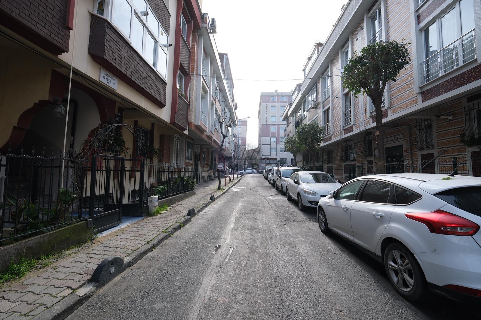 Sefaköy İnönü Mahallesinde Otoparklı Satılık 2+1 Daire